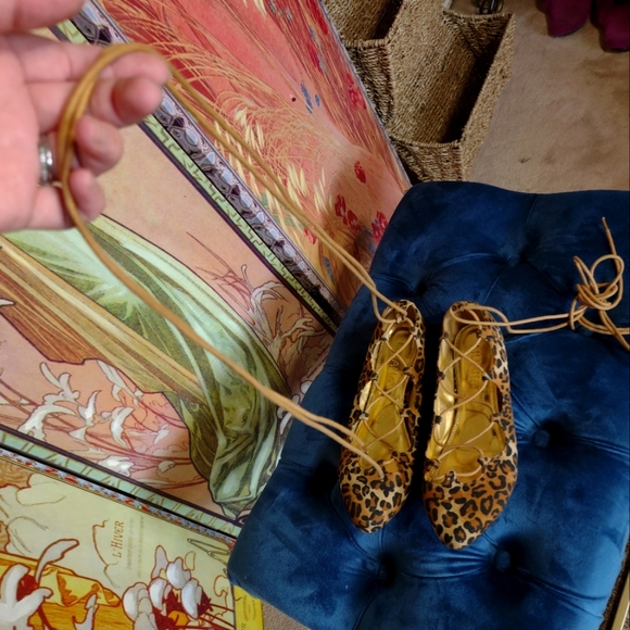 Liliana Lace Up Leopard Print Flats - 8 1/2 - Picture 2 of 4